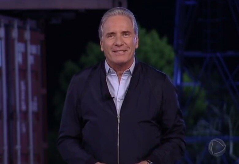 Diferente de outras edições do reality show, A Fazenda - Nova Chance conta com uma
sede novinha em folha, segundo Justus. "A pegada é mais moderna. Sou
chato com estética e achei que ficou tão bonita A Fazenda agora, não
estou dizendo que não era, mas está mais bonita ainda. Estava na hora de
dar um upgrade para esse programa, em todos os sentidos, depois de oito
edições." Na final de A Casa, Justus conversou com Marcos Mion
diretamente da nova sede