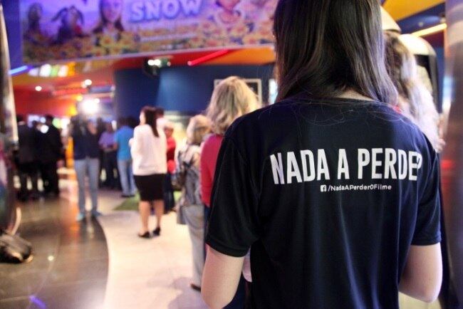 Nada a Perder apresenta momentos importantes na vida do bispo Edir Macedo, como a sua conversão, o início da Igreja Universal, a compra da RecordTV, a abordagem truculenta da polícia e os dias na prisão
