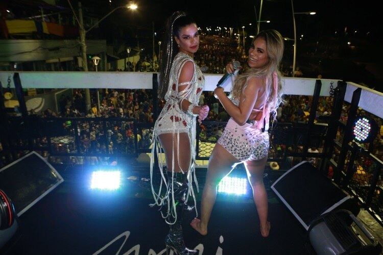Lexa e Mari cantaram juntas no Barra-Ondina