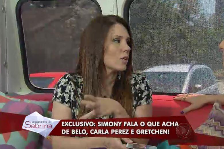 O Programa da Sabrina recebeu Simony! A cantora ganhou um passeio pelo passado a bordo do Busão da Sabrina, ao lado da japa mais famosa do Brasil. E, claro, as duas relembraram o início da carreira de Simony que fez sucesso ainda criança no programa infantil Balão Mágico. Passeie junto navegando pela galeria e saiba mais sobre a cantora

+ Vídeo: Simony revisita seu passado no Busão da Sabrina e se emociona com homenagens

+ Quer saber tudo sobre o Programa da Sabrina? Siga o perfil no Twitter

+ A atração da japa mais famosa do Brasil também está no Facebook. Curta!
