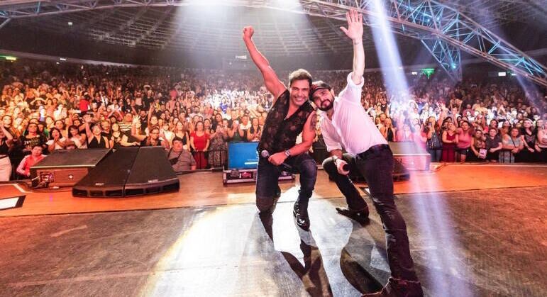 Luciano completa agradecendo a todos que estão ajudando e
mandando um beijo a quem os admira.
O Balanço Geral vai ao ar de segunda a sexta, às 11h50, e
aos sábados, 13h, na tela da Record TV.