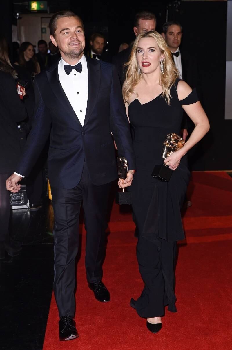 Vencedores do Bafta Awards, Kate Winslet e Leonardo DiCaprio saíram posaram juntos nos bastidores e causaram um verdadeiro alvoroço nas redes sociais — isso porque, aparentemente, as pessoas ainda não superaram o casal Rose e Jack, de Titanic