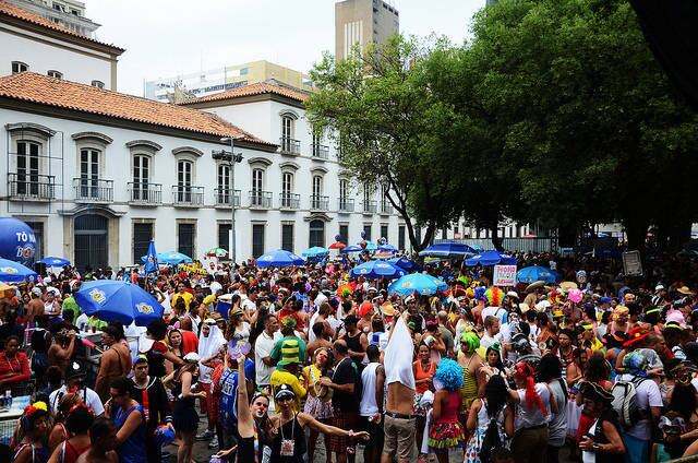 Cordão do Boitatá reuniu foliões na praça 15