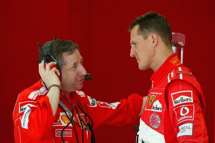 A publicação da revista dizia que Schumacher "era capaz de andar um pouco com ajuda de terapeutas"