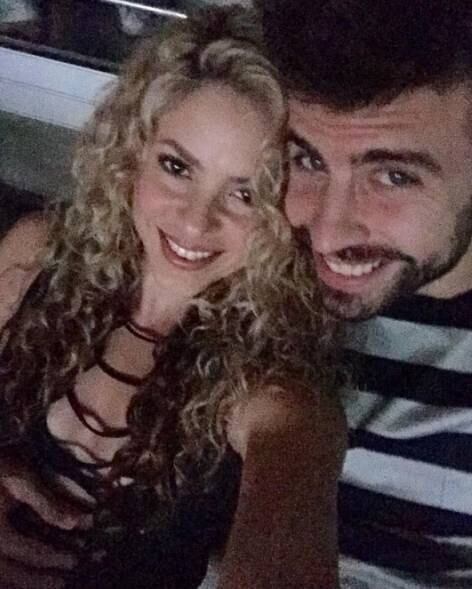 Gerard Piqué e a cantora Shakira formam um dos casais mais badalados do esporte. Sendo assim, é natural que o público se interesse pela vida pessoal dos pombinhos, não é mesmo? Para a alegria dos fãs, o jogador revelou, em entrevista à TV3, da Catalunha, como foi o primeiro - e inusitado - contato com a amada 

