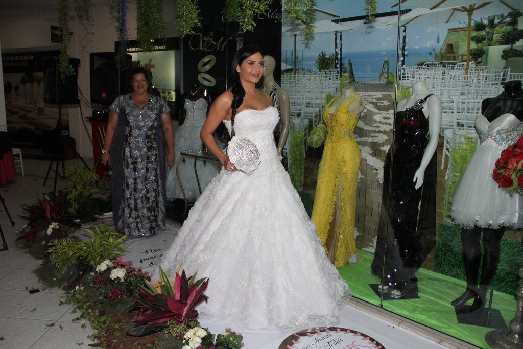 Shaiene Cesario desfilando no evento 