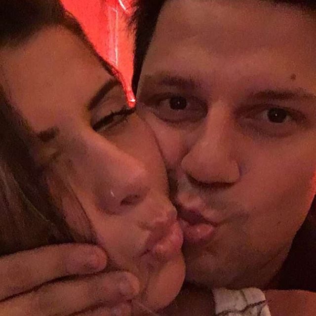 Thiago Servo e Ana Paula Minerato, ex-peões de A Fazenda 8, estão em festa! Os pombinhos acabam de completar três meses de namoro e usaram as redes sociais para comemorar a data com muito beijo na boca. Thiago, que também é cantor, relembrou a música All Star, sucesso nas vozes de Nando Reis e Cássia Eller, para se declarar a mulher.

— Estranho seria se eu não me apaixonasse por você.

Relembre a trajetória do casal!

Conheça o R7 Play e assista a todos os programas da Record na íntegra!
