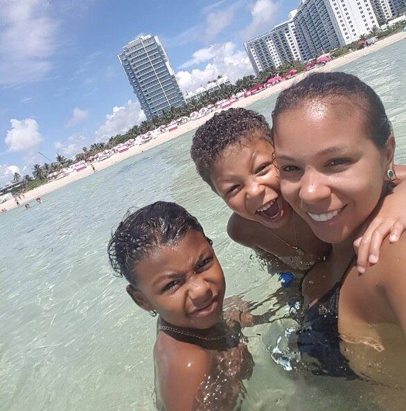 Isabelle se diverte com os pequenos!