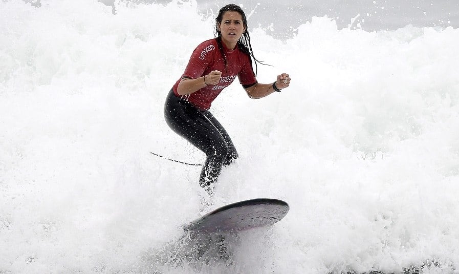 Chloé Calmon venceu peruana e conquistou o ouro no surfe longboard