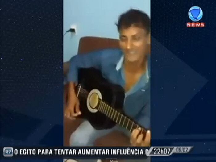 

Depois da surpresa, Léo começou a sentir o gostinho da fama