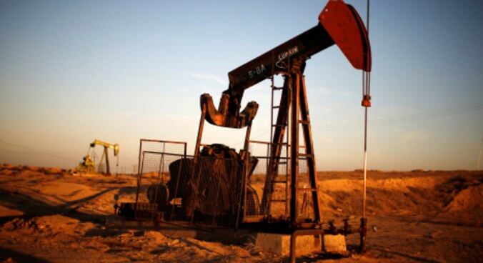 bombeamento de petróleo em Bakersfield, Califórnia (EUA)