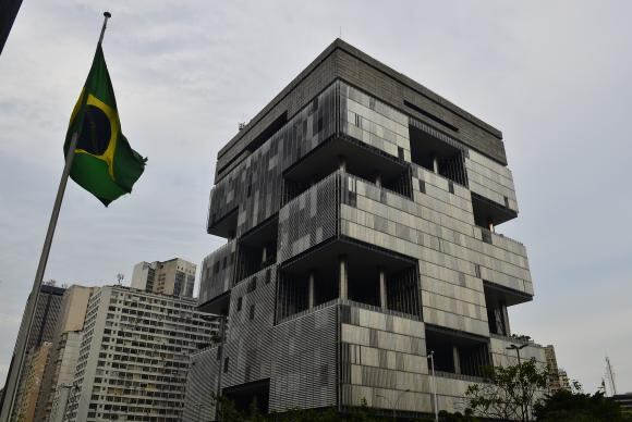 S&P rebaixou o rating da Petrobras em moeda estrangeira em dois degraus, para "BB"