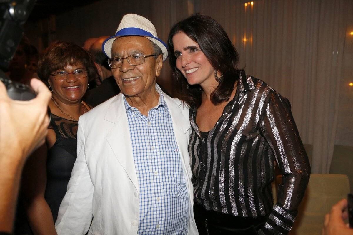 Malu Mader não escondeu que é uma grande fã do compositor Nelson Sargento, que foi o homenageado da noite. 

— Ele está completando 90 anos e está todo mundo nessa comemoração

