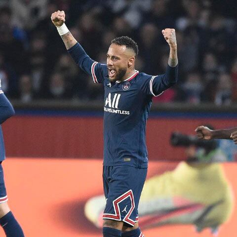 Hoje batendo números de Ronaldo pela Seleção, Neymar sempre declarou que o Fenômeno é seu ídolo. Em troca de palavras com o próprio no