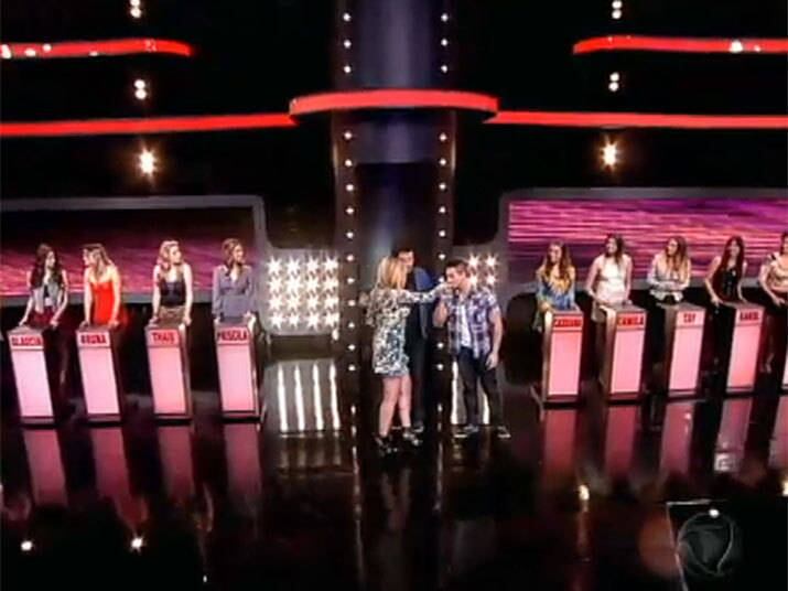 No final, a Stephane foi a única que se interessou por ele e topou curtir um resort acompanhada. Carinhoso, o rapaz beijou a mãe da participante ao cumprimentá-la

+ Vídeo: George chega com tudo e dá o recado: "Quem quiser ser feliz, vem comigo!"

+ De desmaiar! Veja as lindas participantes que se destacaram no último programa e eleja a mais gata

+ Rafael Cortez: “Me assusto quando as mulheres ficam masculinas na relação”
