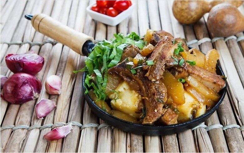 Buteco do Lili
Prato - Du Quintal de Casa: costelinha de porco,mamão, polenta e mostarda folha.
Endereço: rua Líbero Badaró, 493 - Dona Clara