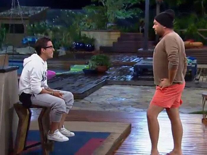 Felipeh Campos foi outro peão com quem DH arrumou muitas confusões. A Equipe
Ovelha foi declarada abertamente inimiga do vocalista da banda Cine
+ Assista ao momento: Com 44,38% dos votos, DH é o grande vencedor da sétima temporada da Fazenda
+ Relembre alguns dos banhos sensuais que marcaram a Fazenda 7
+ Reveja as maiores amizades criadas entre os peões em A Fazenda 7
+ Reveja as maiores brigas e barracos da sétima edição do reality
+ Reveja os peões que mostraram mais do que queriam no reality
+ Reveja os peões mais polêmicos de A Fazenda 7