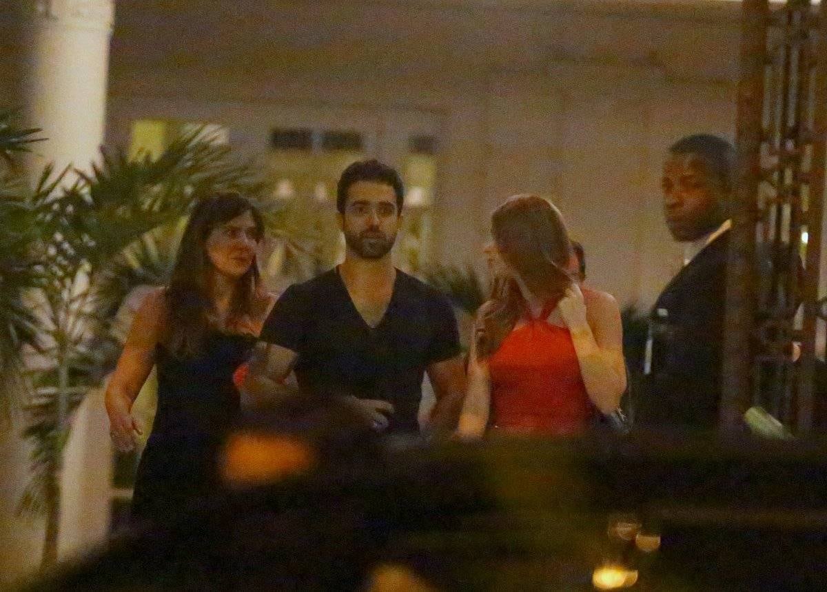 Eles teriam deixado o local juntos