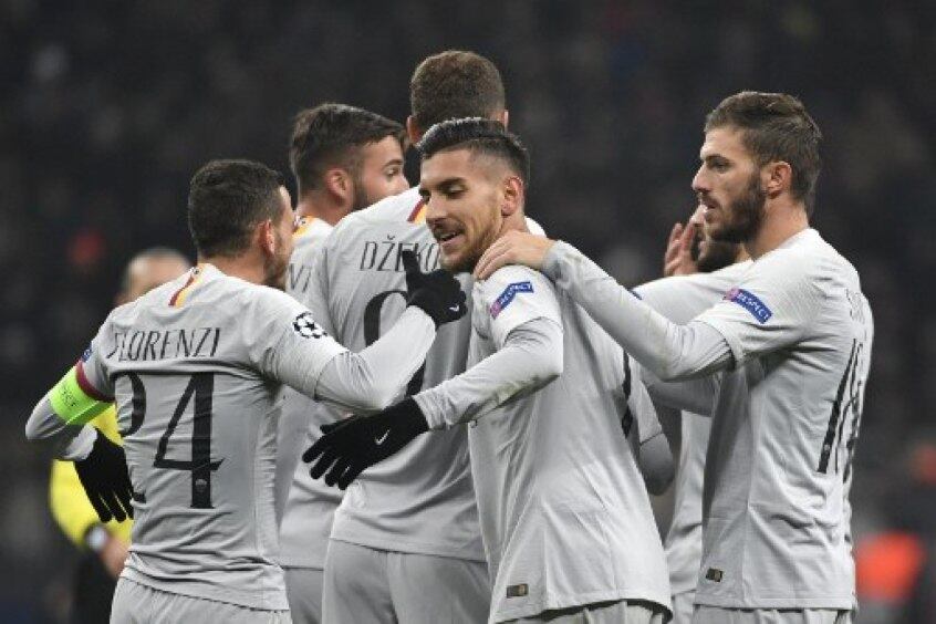 Jogadores comemoram o gol de Manolas, o primeiro da Roma