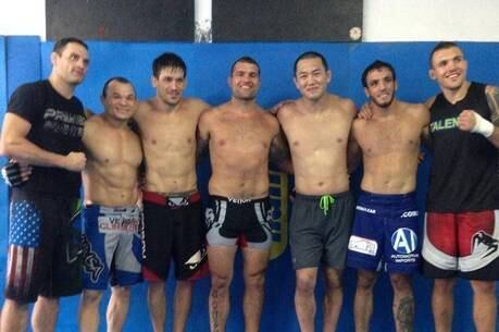 Reunidos, os sete atletas somam mais de 50 combates no UFC
