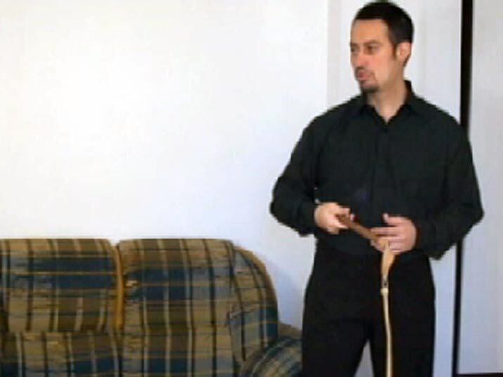 O pai disse que a menina acessava sites eróticos e se comunicava com o casal por sites de relacionamento.