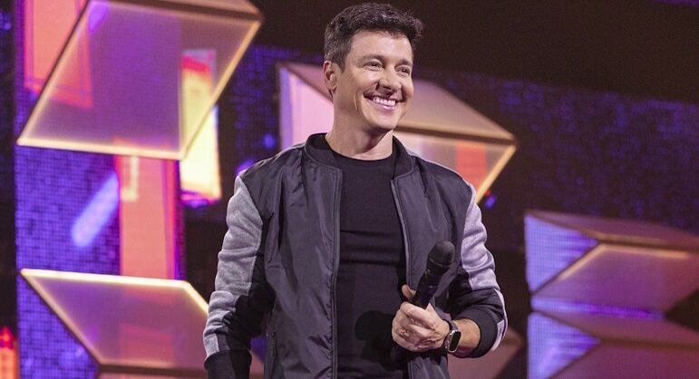 Finalmente, o grande dia chegou e o público pode acompanhar a estreia do Canta Comigo Teen 4 na noite deste domingo (2)! Com candidatos talentosíssimos e apresentações de tirar o fôlego, os internautas repercutiram os acontecimentos nas redes sociais e teve até pet acompanhando tudo o que rolou. Vem conferir!