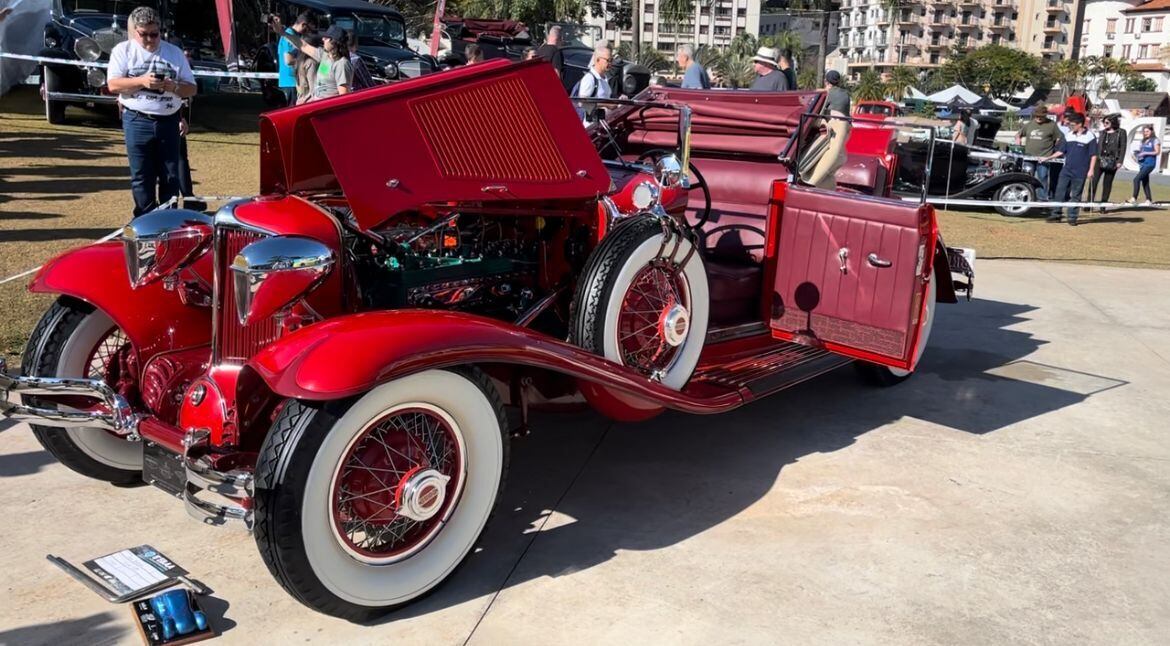 Cord L29 exposto ao público: motor 8 cilindros em linha tinha 125cv