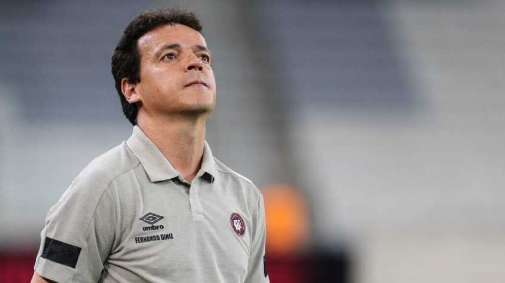 Fernando Diniz foi demitido do Atlético-PR. Após sucessivas derrotas no início do Brasileirão o técnico não resistiu e foi desligado do Furacão.