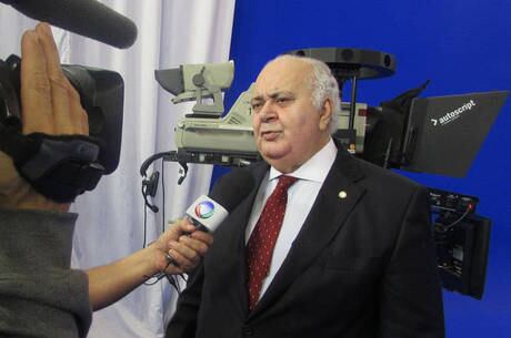 Advogado criminalista Raimundo Hermes Barbosa visita os estúdios da TV Record após gravação do programa Cartão de Visita