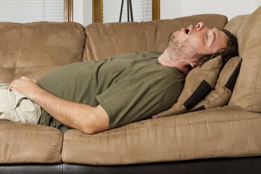 Ronco esporádico pode ser consequência de cansaço ou consumo de bebida alcoólica, diz neurologista da Unifesp