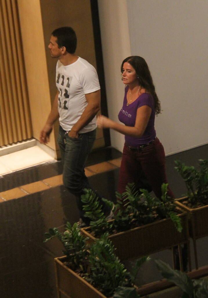 Os dois passearam pelos corredores do shopping