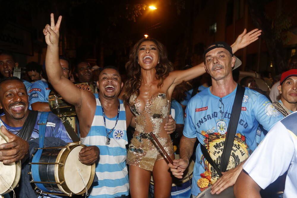 Em São Paulo, ela é madrinha de bateria da Gaviões da Fiel