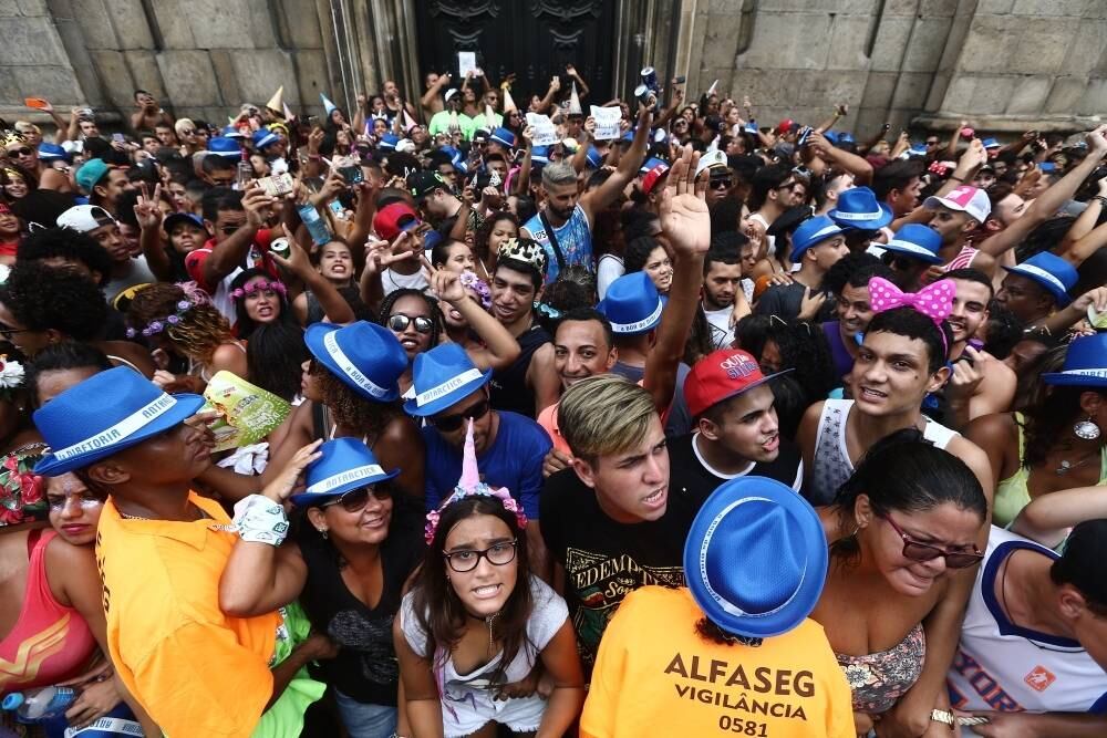 O público chegou cedo para aproveitar o bloco e ver a funkeira de perto