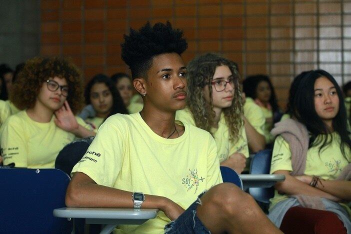 ONG trabalha com a formação integral de jovens e adolescente de baixa renda