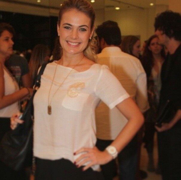 Apesar da
correria para ajustar cada detalhe do grande dia — a atriz anda a mil com as
gravações de Chiquititas, no SBT —, Thaís garante ser uma nova atípica.

              

— Estou muito tranquila, sem nervosismo. Sempre
fui assim no meu dia a dia

