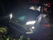 A caminhonete tinha marcas de tiros no para-brisa