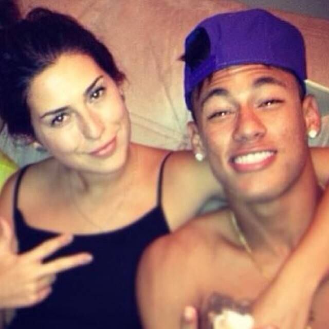A atriz Fernada Paes Leme também fez questão de publicar uma foto no aniversário de 22 anos do craque:

— Esse nasceu pra brilhar!!! Parabéns meu maloqueiro
preferido!!! Continue assim...de verdade!!! Que sua essência ninguém tira de
vc! Parabéns @neymarjr 