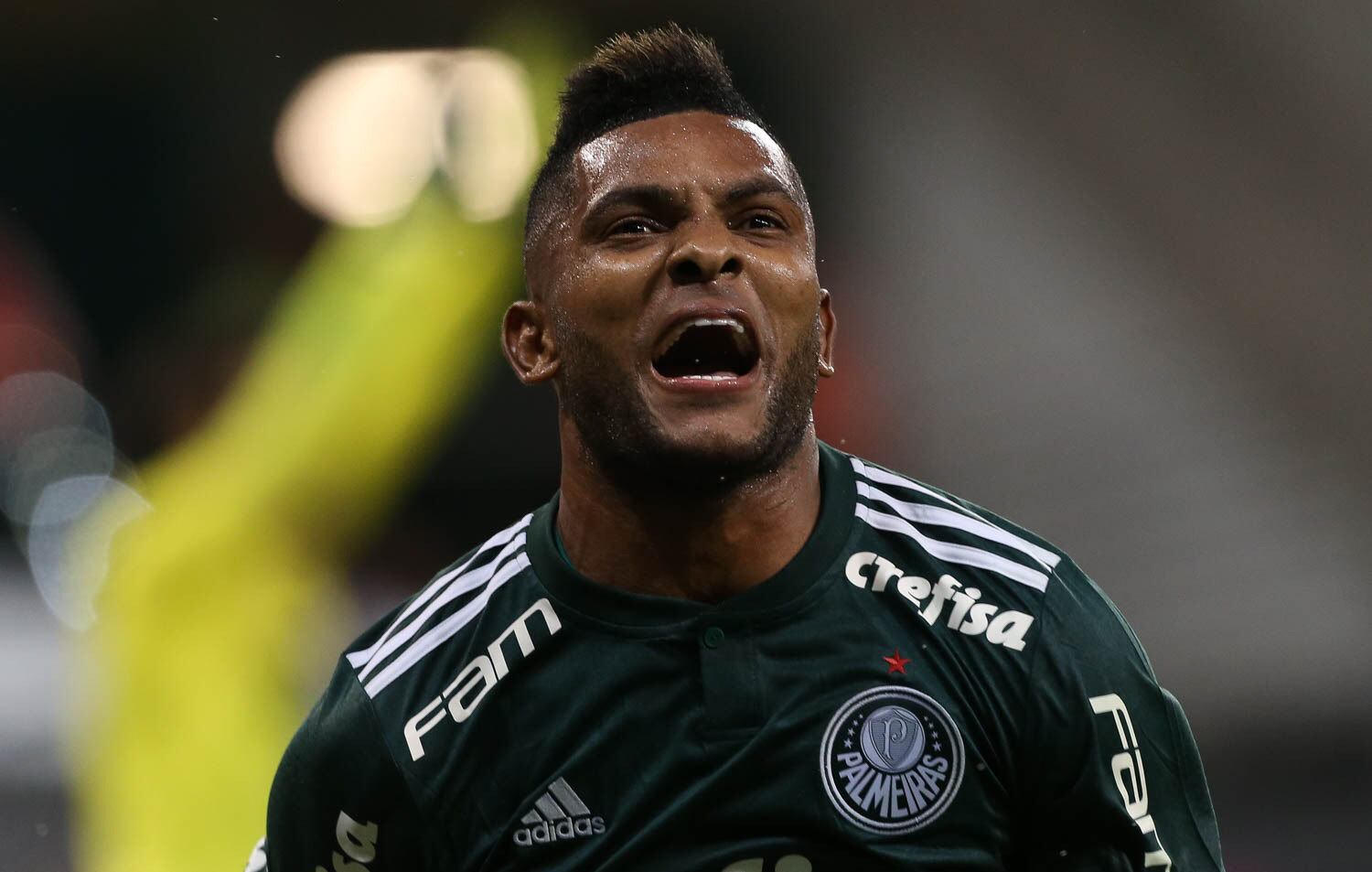Borja comemorou de maneira explosiva o primeiro gol. Palmeiras mais líder que nunca