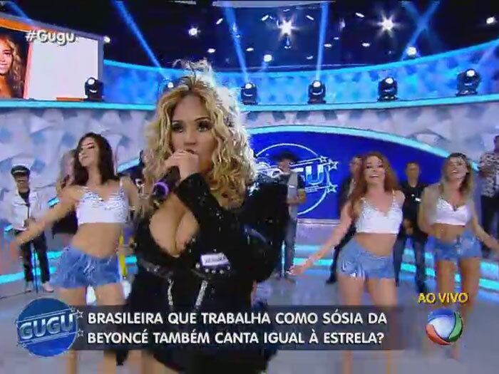 No entanto, justificou que estava com uns quilinhos a mais porque acabou de ter bebê e aproveitou para mandar um beijo para a filha de apenas quatro meses

+ Gente como a gente? Sósias de famosos confundem fãs e fazem sucesso na internet
+ Clique aqui e assista às matérias do programa
+ Gugu está no Facebook! Curta
+ Siga o perfil da atração no Twitter
+ Tem Instagram? Siga o Gugu!