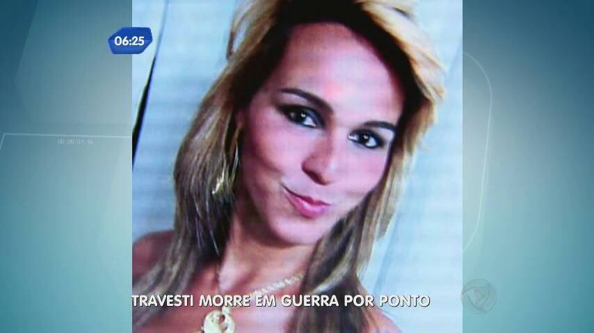 Camila, que nasceu com o nome Carlos, era cabeleireira e tinha o sonho de ter a casa própria e montar o salão, junto com a mãe. Para reforçar a renda, ela se prostituía à noite 
