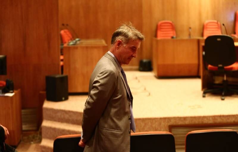 Depois de ter o pedido de habeas
corpus negado pela Justiça, o ex-bilionário Eike Batista sentou
pela primeira vez no banco dos réus em julgamento que pode
o levar para a prisão. O empresário responde por acusações
de crimes contra mercado financeiro.



Na
riqueza e na pobreza: confira o luxo da namorada de Eike Batista