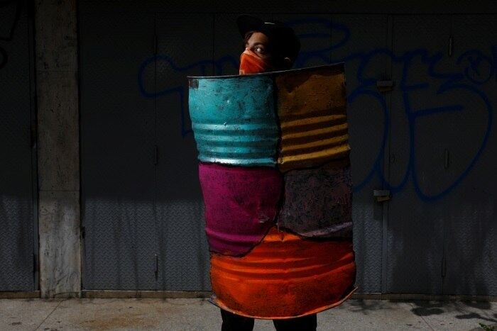 Enquanto a oposição da Venezuela diz que Maduro se tornou um ditador e quebrou a economia da nação, o presidente afirma que os manifestantes planejam um golpe de Estado fomentado pelos Estados Unidos semelhante à tentativa de deposição de seu mentor e antecessor Hugo Chávez, em 2002
