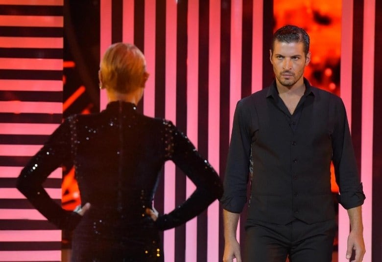 Xuxa já tinha participado de alguns números com os técnicos do reality show ao longo das temporadas, mas esta foi a primeira vez que dançou uma música inteira