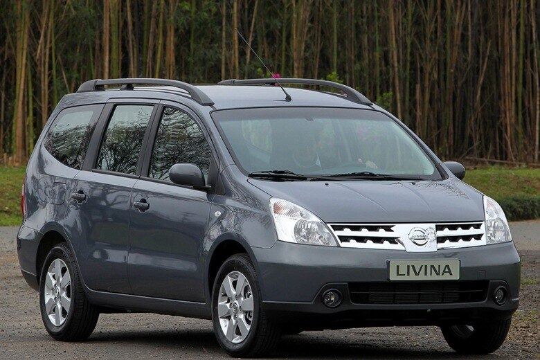 Nissan Grand Livina — Produzida em São José dos Pinhais (PR) até 2015, a minivan meio-média é um dos raros modelos usados de sete lugares na faixa dos R$ 30 mil. Este é o preço médio da versão SL com motor 1.8 flex (126 cv) e câmbio manual de seis marchas. Tem ótimo conteúdo de fábrica, com direito a bancos em couro e chave presencial