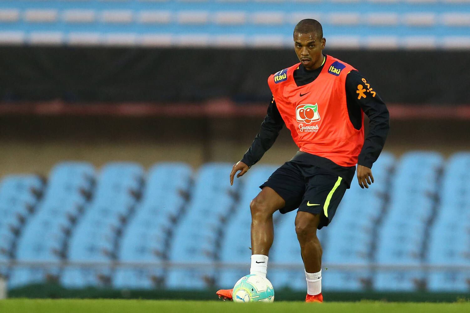 Técnico Tite comandou o último treino da seleção brasileira antes do clássico contra o Uruguai, no estádio Centenário