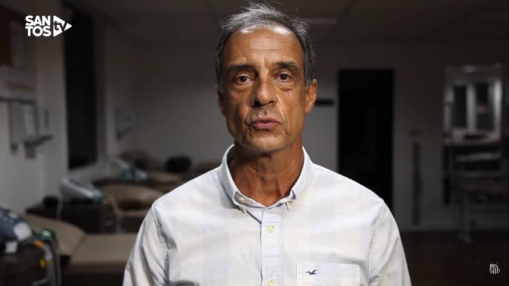 PEDIU DEMISSÃO - O chefe do departamento médico do Santos, Jorge Merouço, pediu demissão nesta segunda-feira, logo após a polêmica da saída do doutor Carlos Alba. O Santos foi procurado pela reportagem, mas não esclareceu o caso (Foto: Reprodução Santos TV)