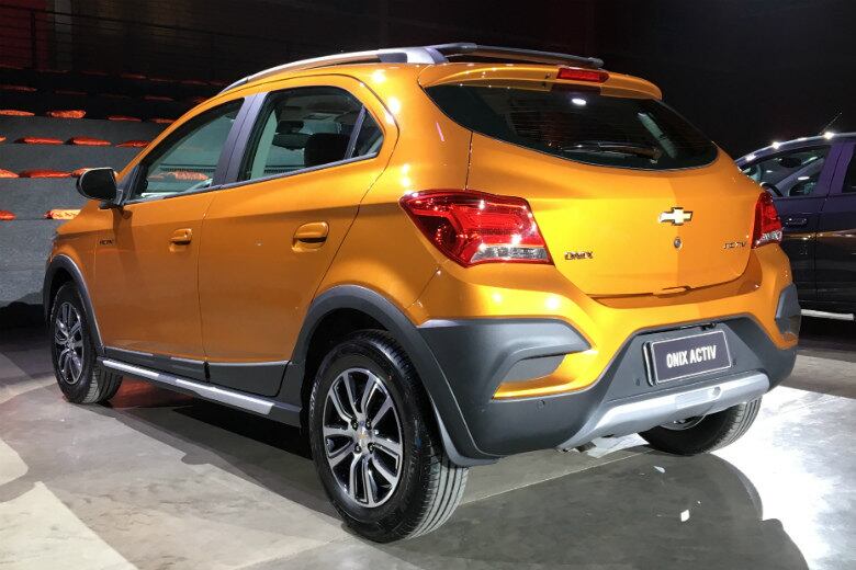 Entre outros diferenciais, o modelo traz rack no teto e rodas de liga leve diamantadas de 15 polegadas