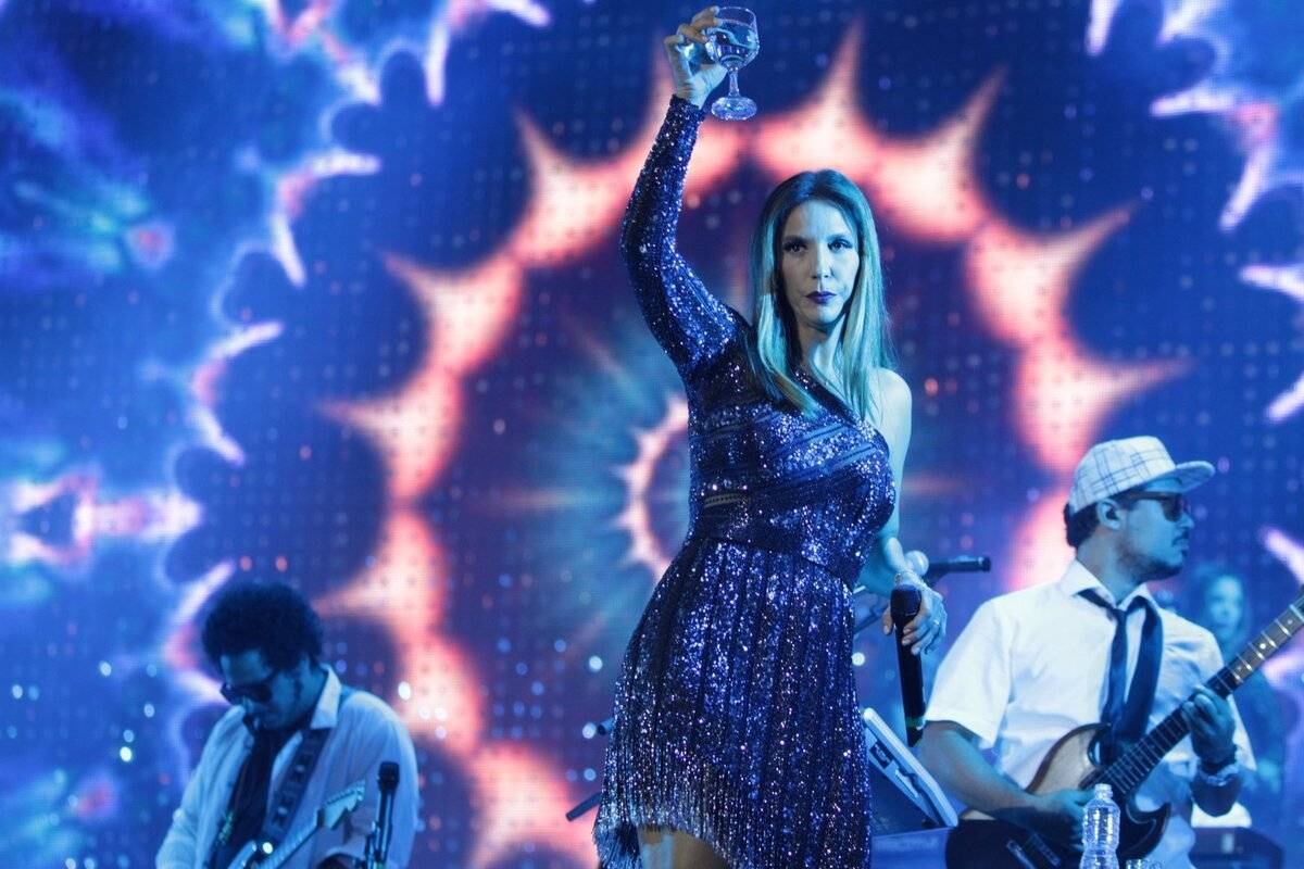Ivete Sangalo se apresenta em Copacabana, no Rio de Janeiro, neste domingo (21)