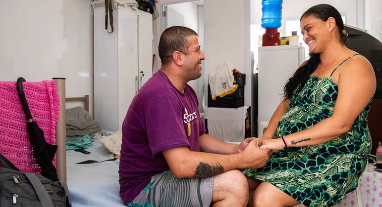 Aline Bonvecchio e Marcos Carvalho, de 35 e 37 anos, moravam até fevereiro deste ano em uma barraca na Sé