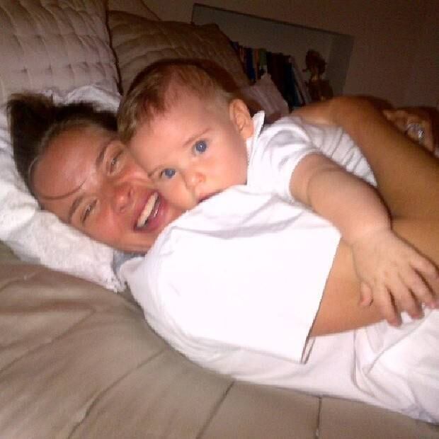 Letícia Birkheuer publica foto fofa com o filho de dois anos